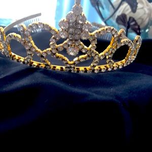 Tiara headpiece
